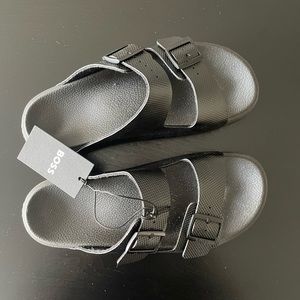 New Boss double strapped sandals. Leather. Birkenstock style. rubber sole.